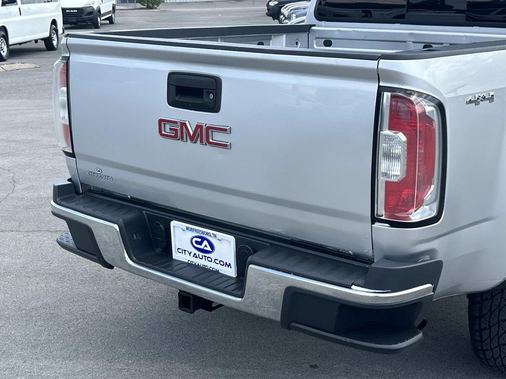 Vehicle photo 13