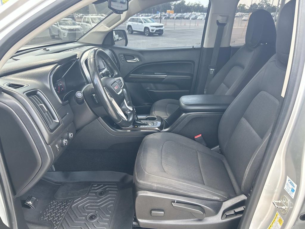 Vehicle photo 26