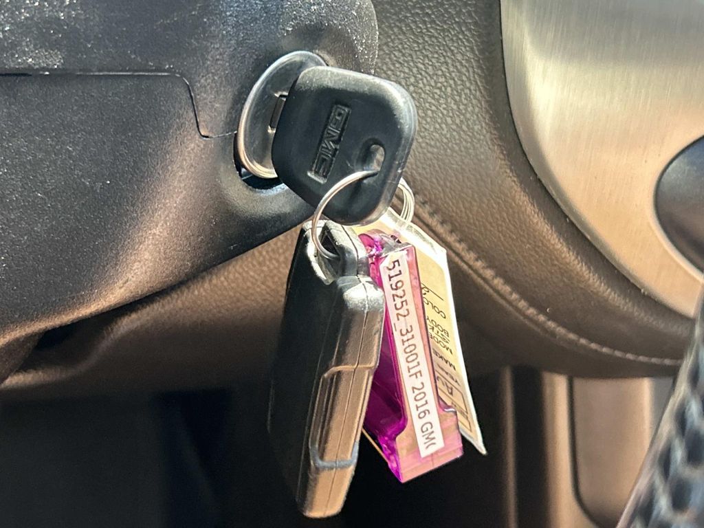 Vehicle photo 34