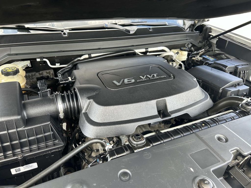 Vehicle photo 19