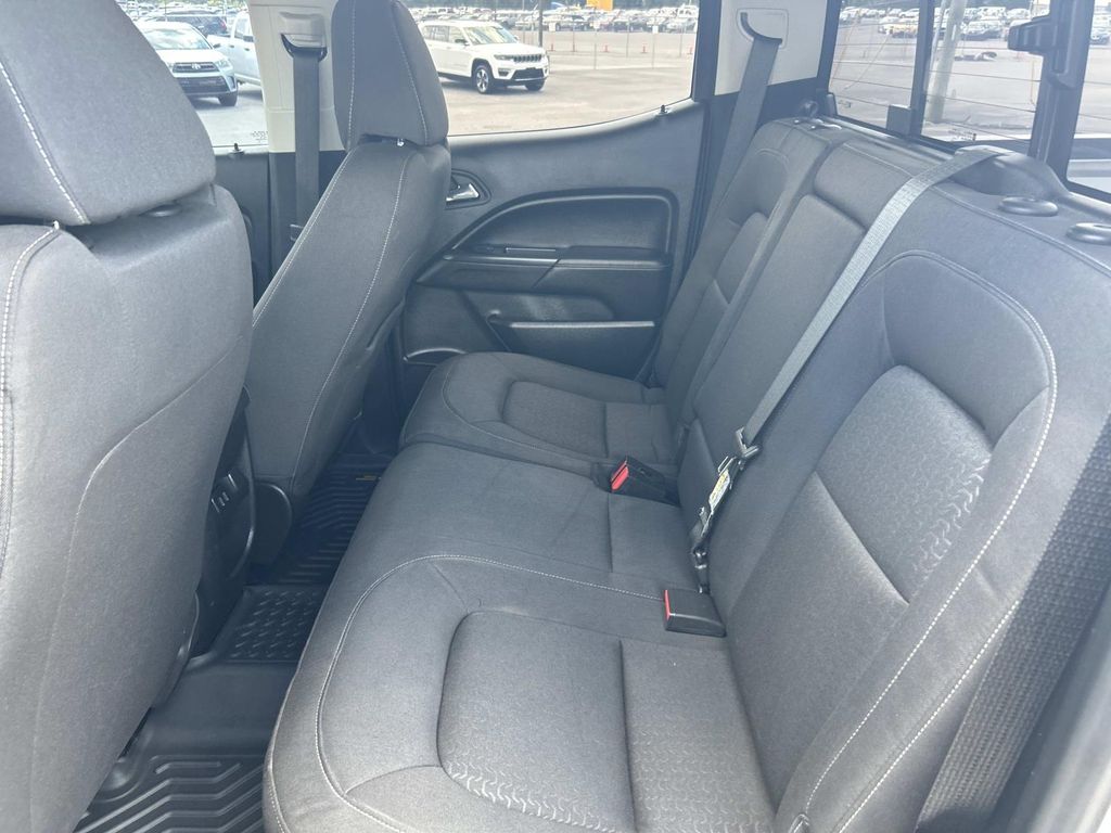 Vehicle photo 23