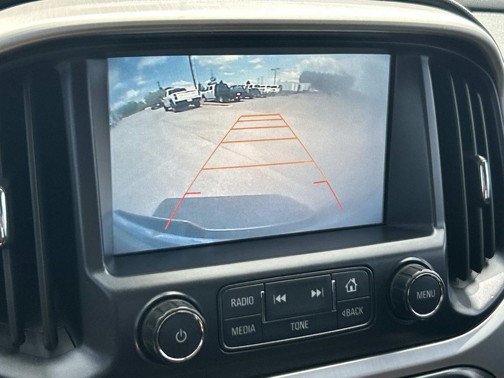 Vehicle photo 30