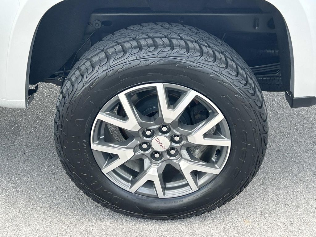 Vehicle photo 17