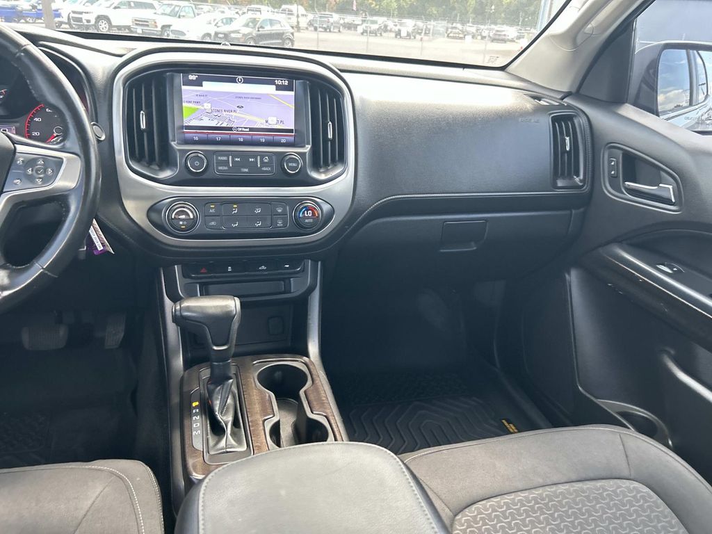 Vehicle photo 22