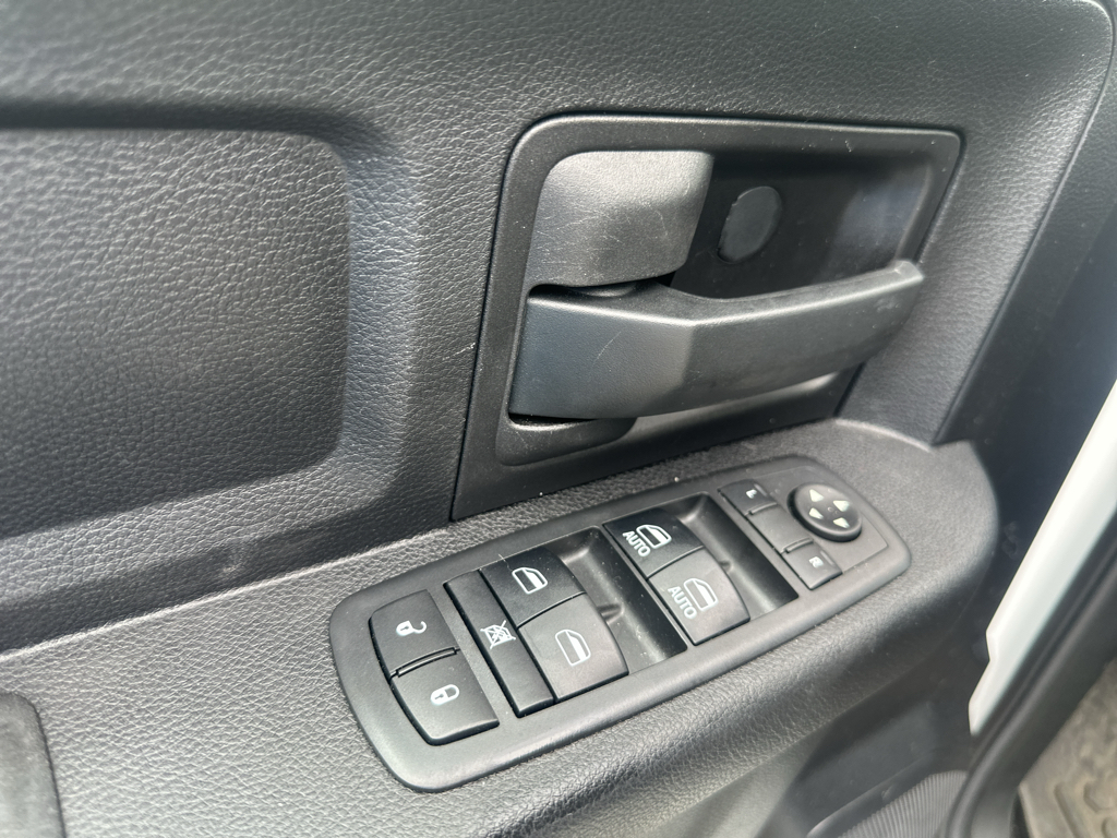 Vehicle photo 19