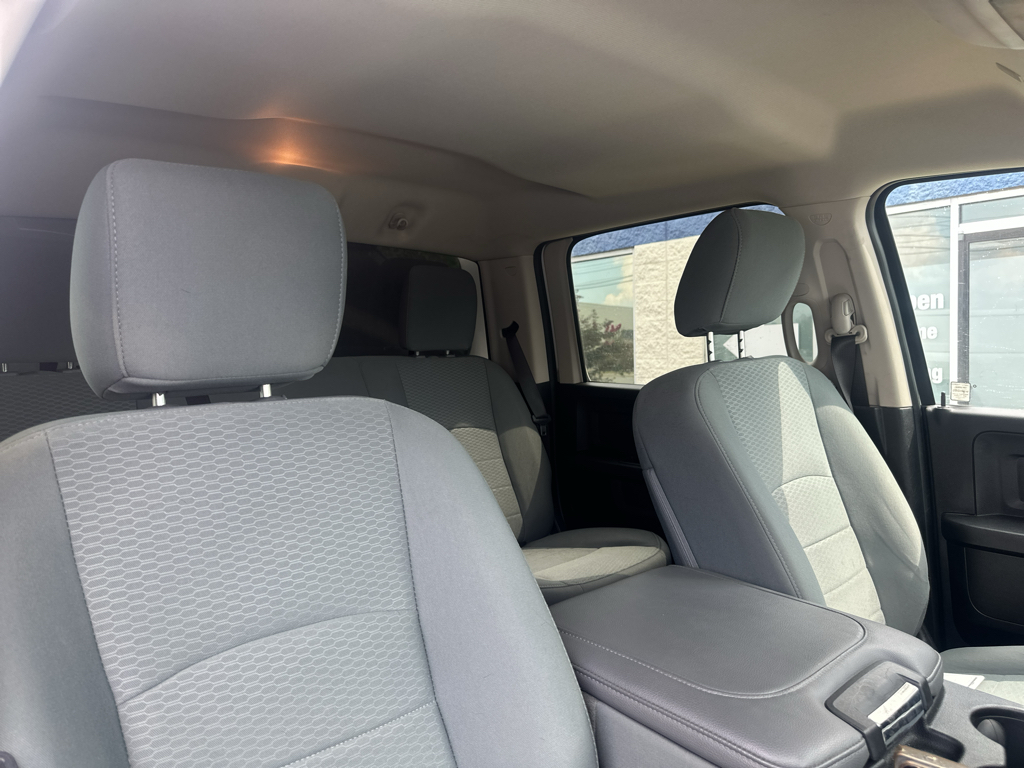 Vehicle photo 12