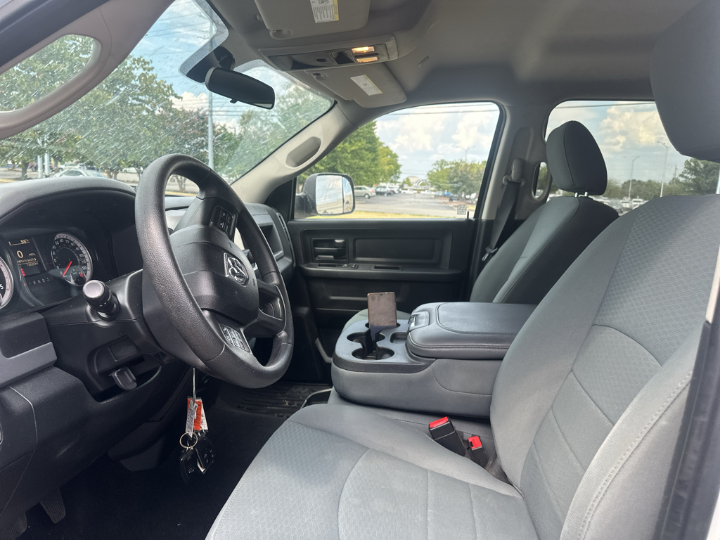 Vehicle photo 17
