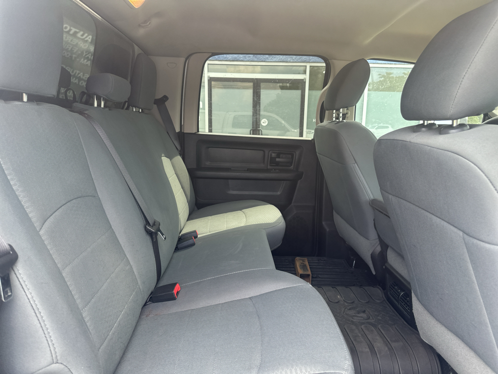 Vehicle photo 13