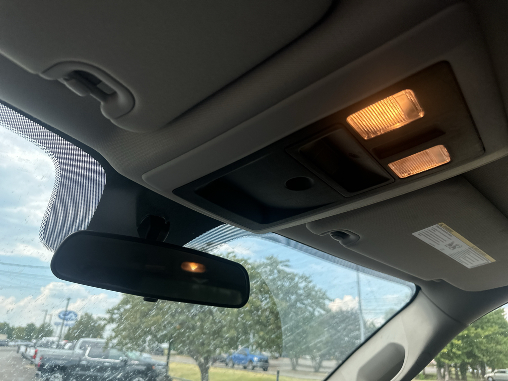 Vehicle photo 26