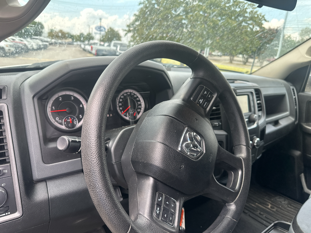 Vehicle photo 18