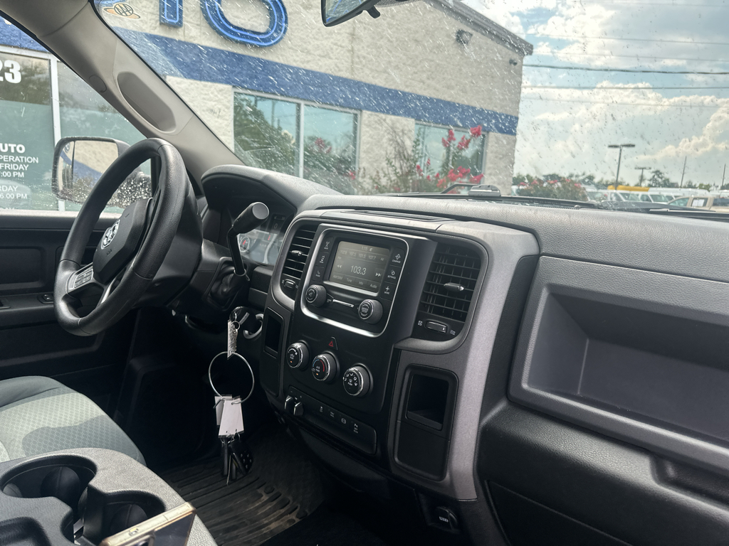 Vehicle photo 11