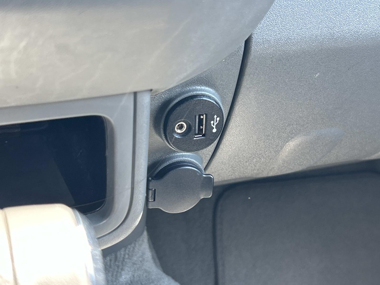 Vehicle photo 29