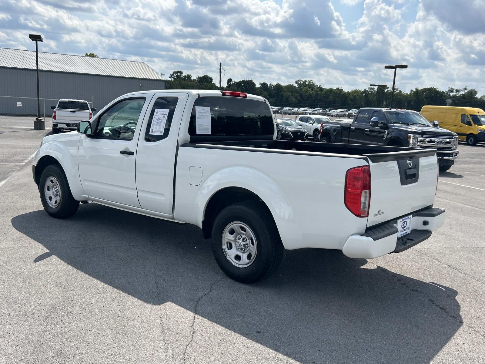 Vehicle photo 5
