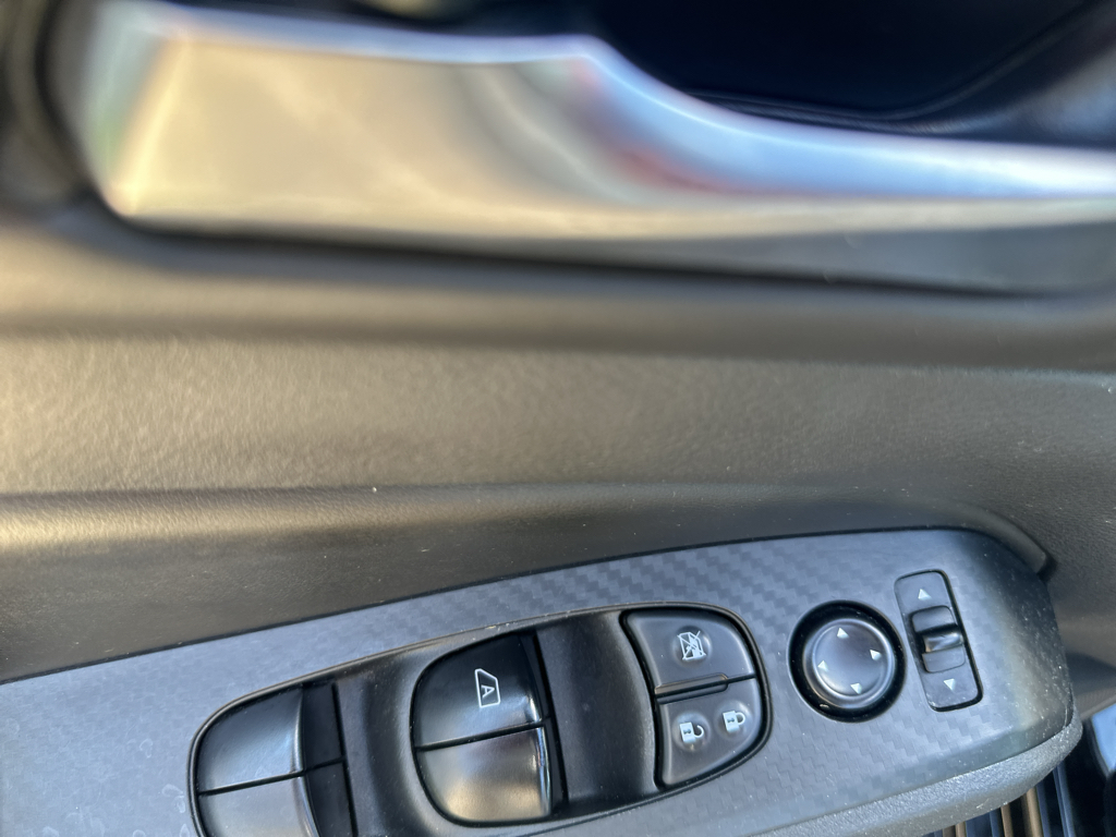 Vehicle photo 20