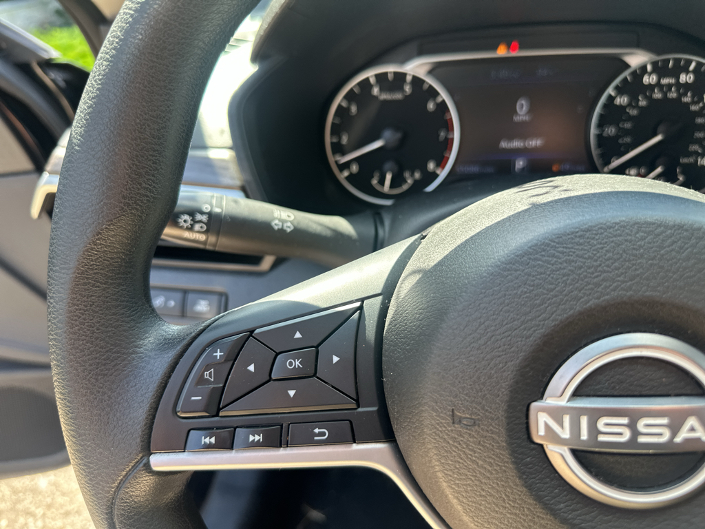 Vehicle photo 23