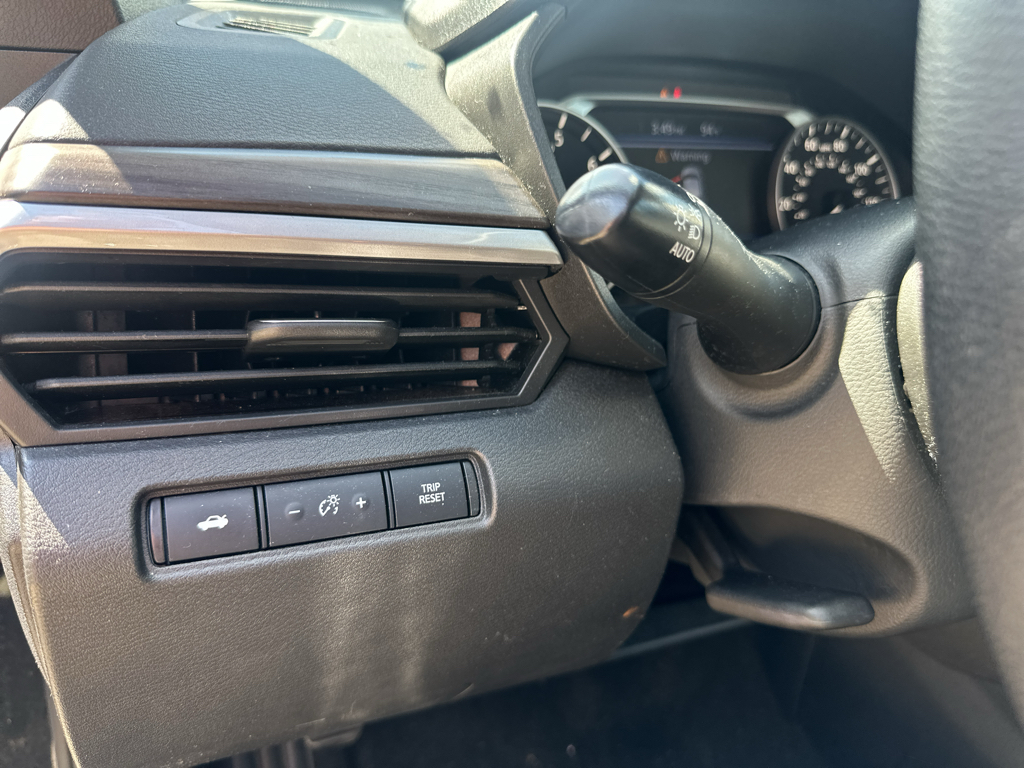 Vehicle photo 21