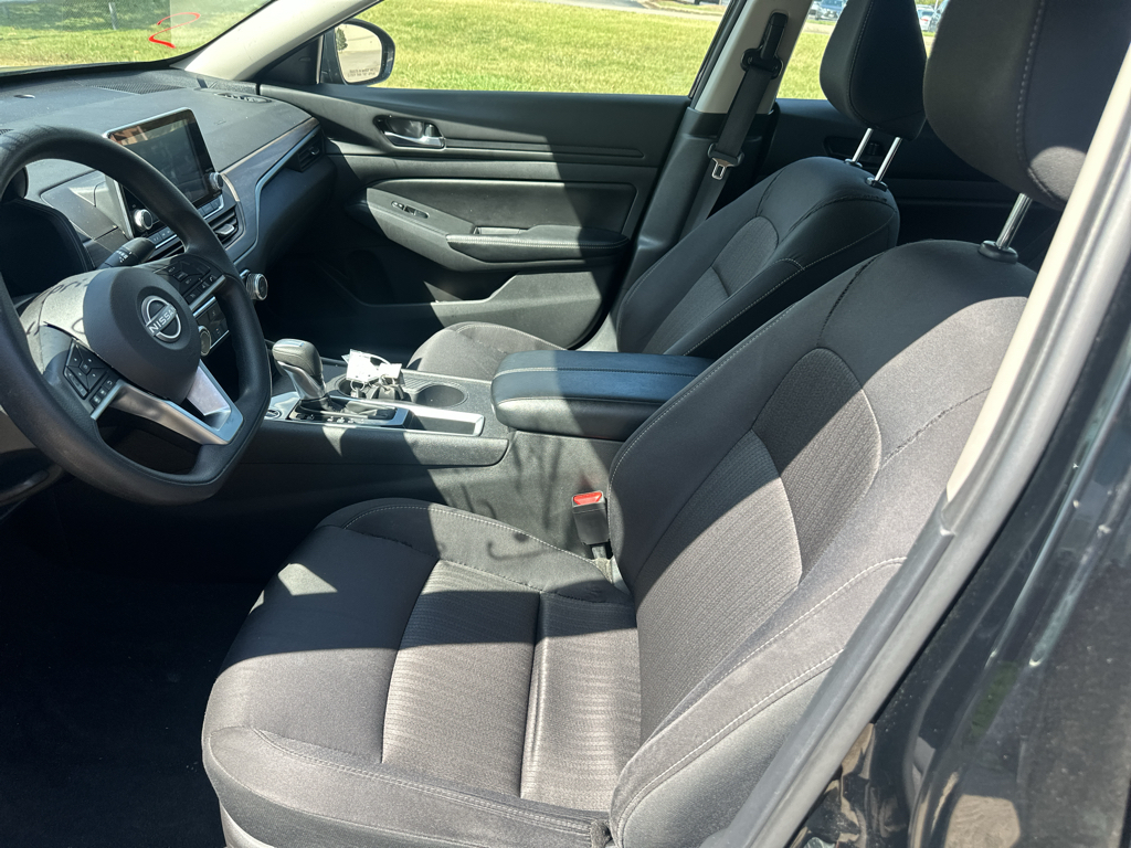 Vehicle photo 17