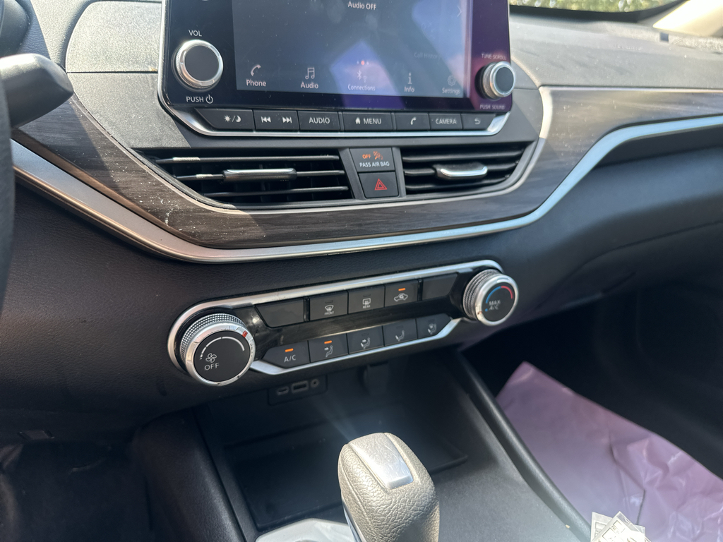 Vehicle photo 28