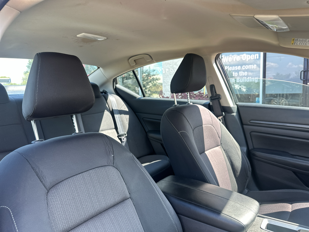 Vehicle photo 12