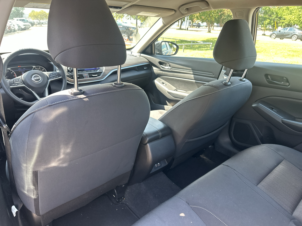 Vehicle photo 16