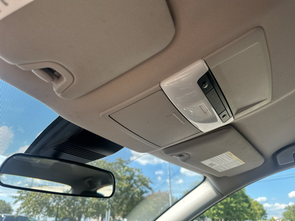 Vehicle photo 30