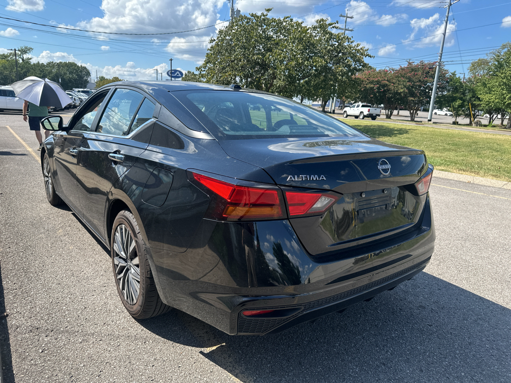 Vehicle photo 6