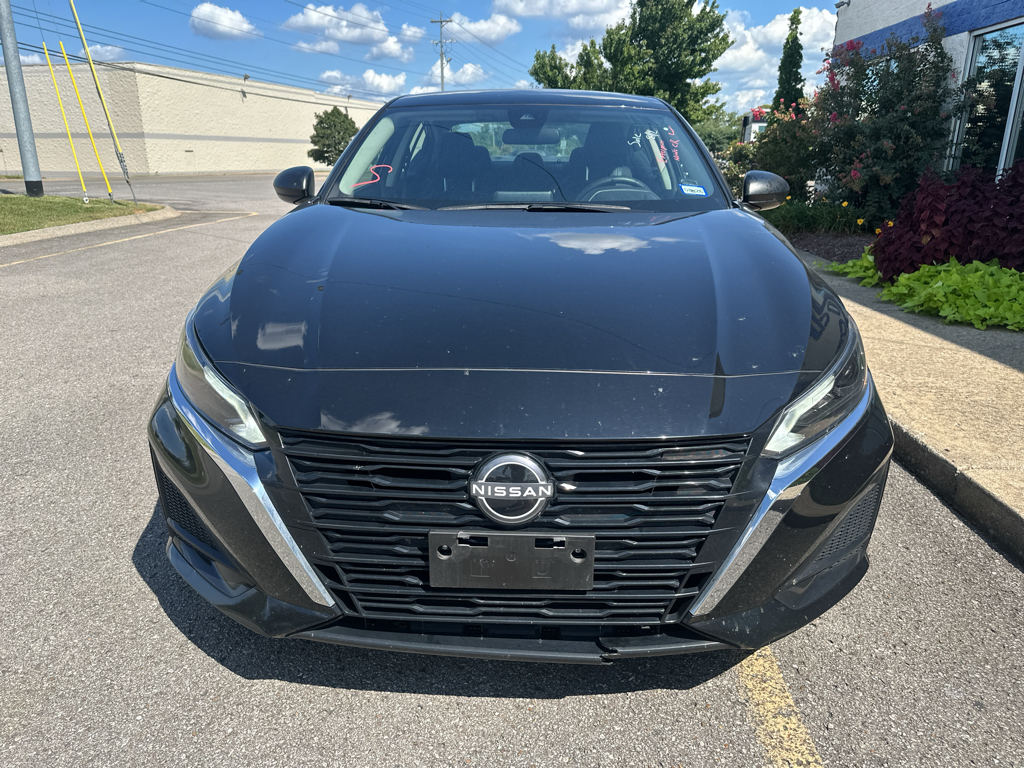 Vehicle photo 9