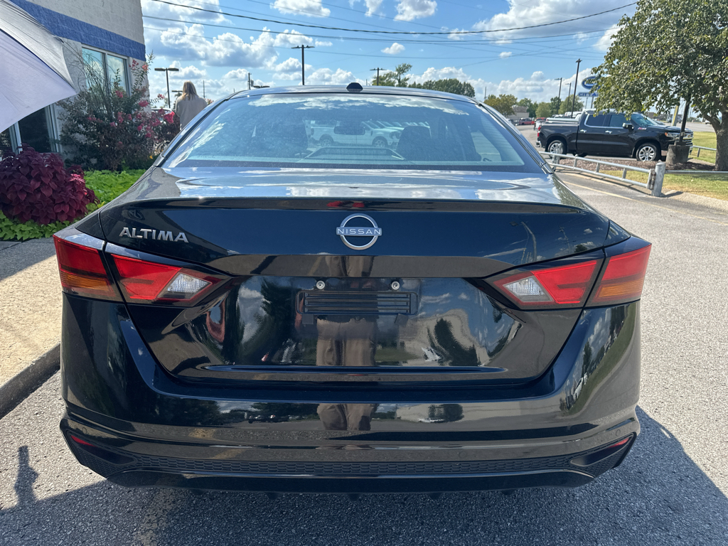 Vehicle photo 5
