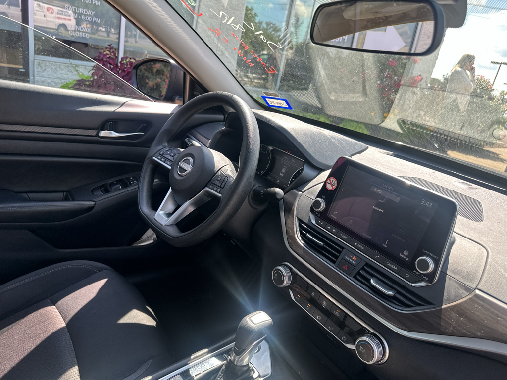 Vehicle photo 11