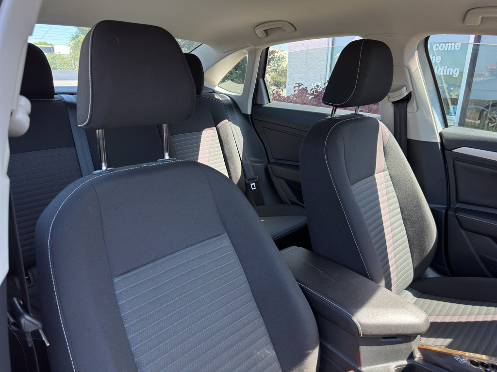 Used 2025 Volkswagen Jetta Sedan