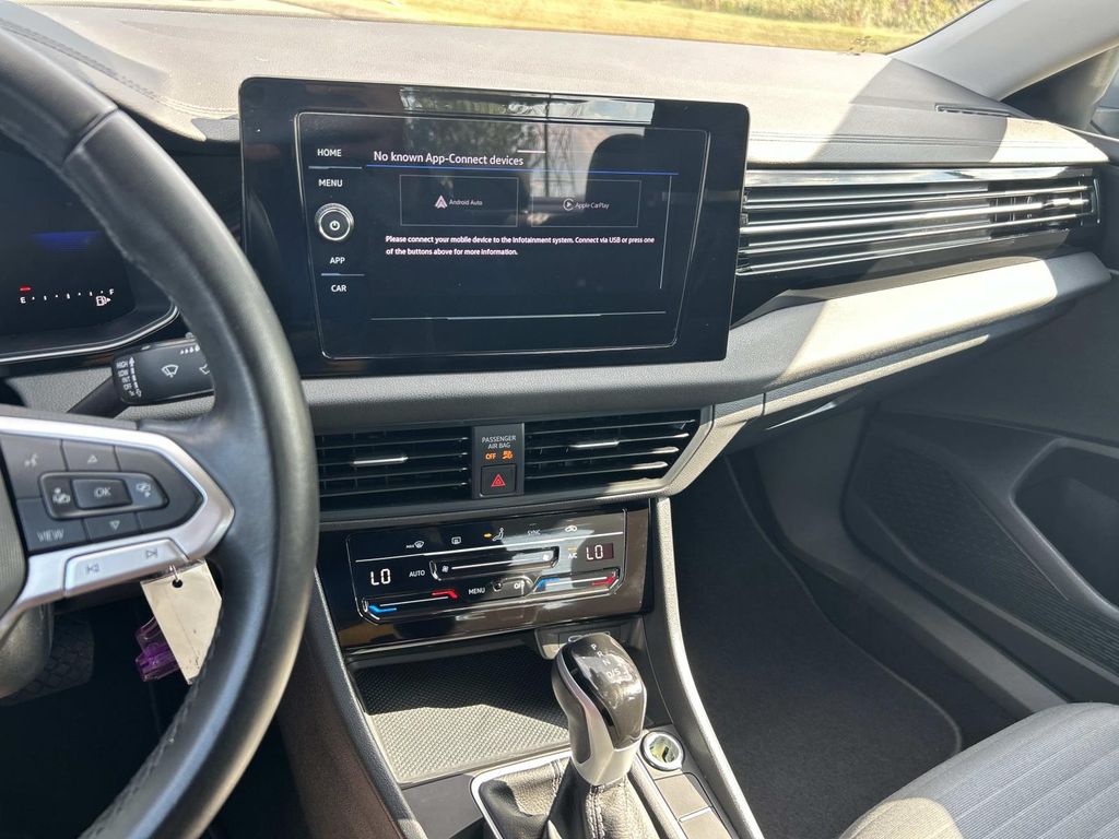 Vehicle photo 26