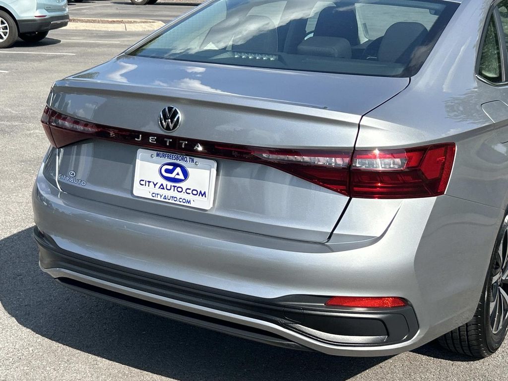 Vehicle photo 13