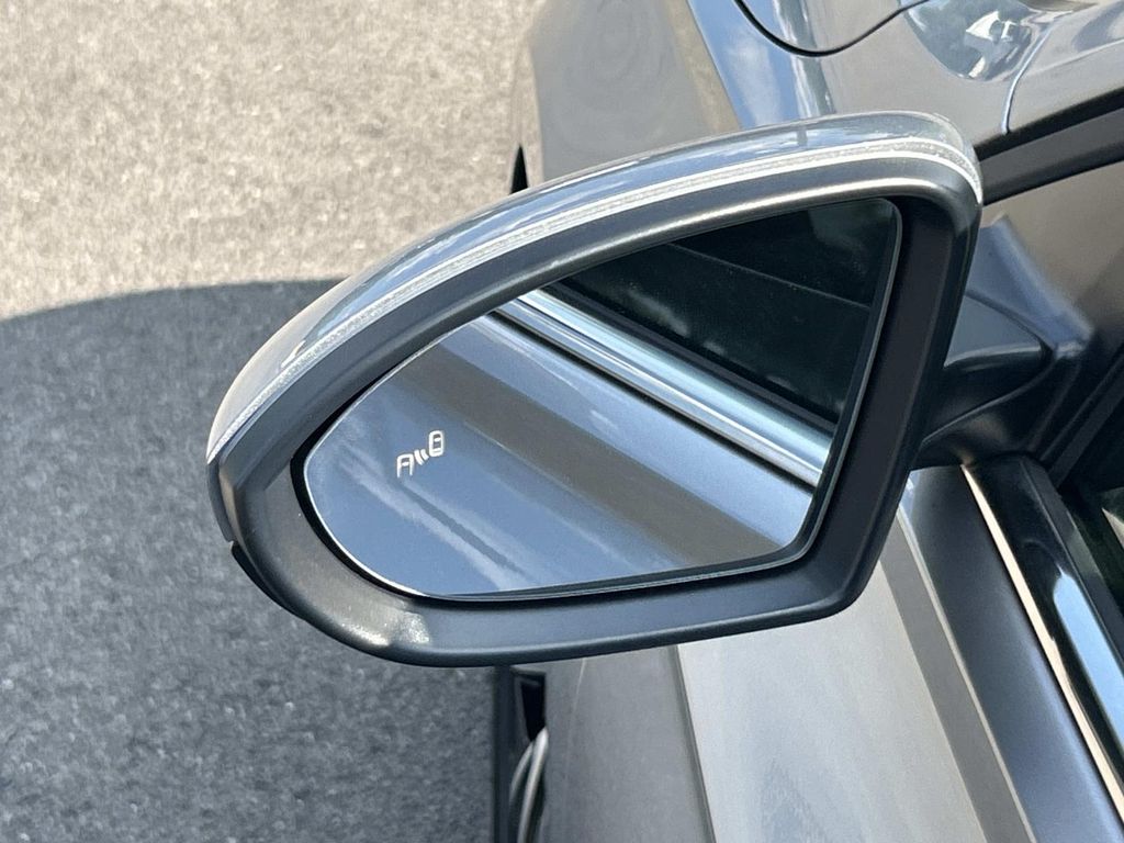 Vehicle photo 16