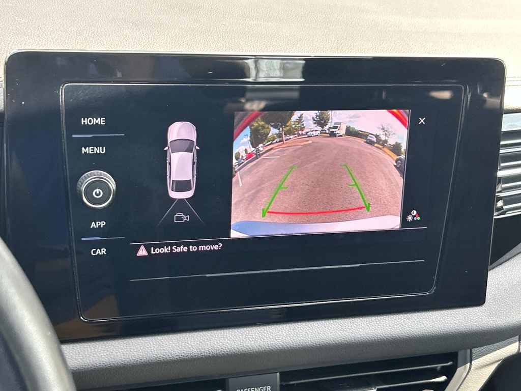 Vehicle photo 28