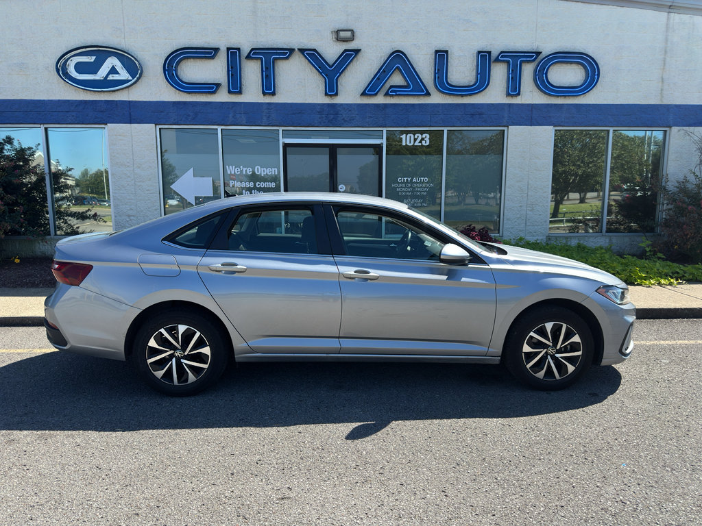 Used 2025 Volkswagen Jetta Sedan