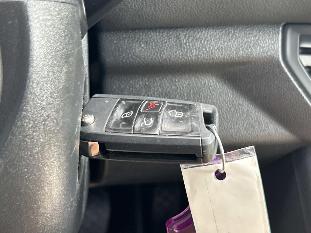 Vehicle photo 32