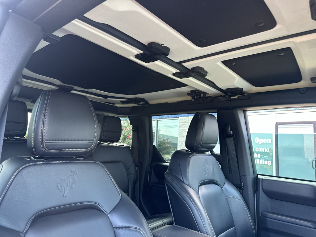 Vehicle photo 13