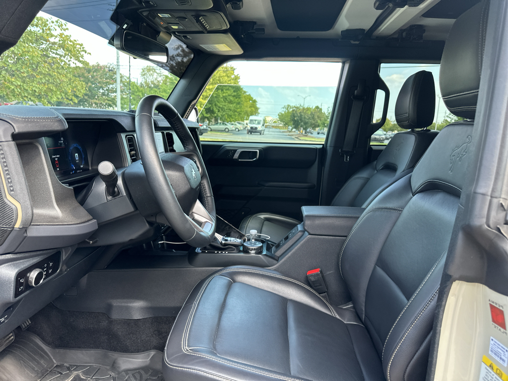 Vehicle photo 19