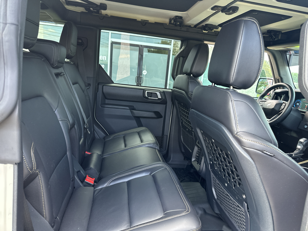 Vehicle photo 14