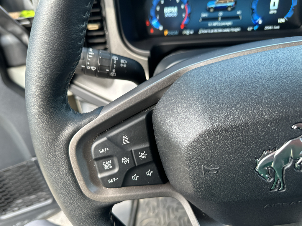Vehicle photo 23