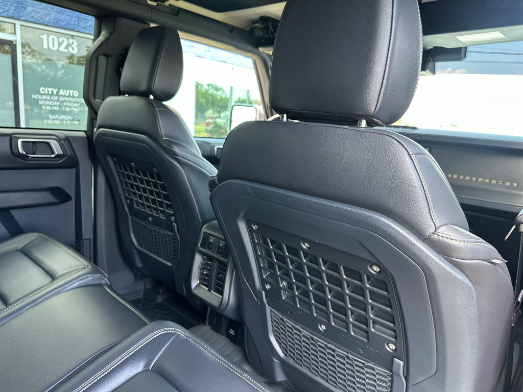 Vehicle photo 15