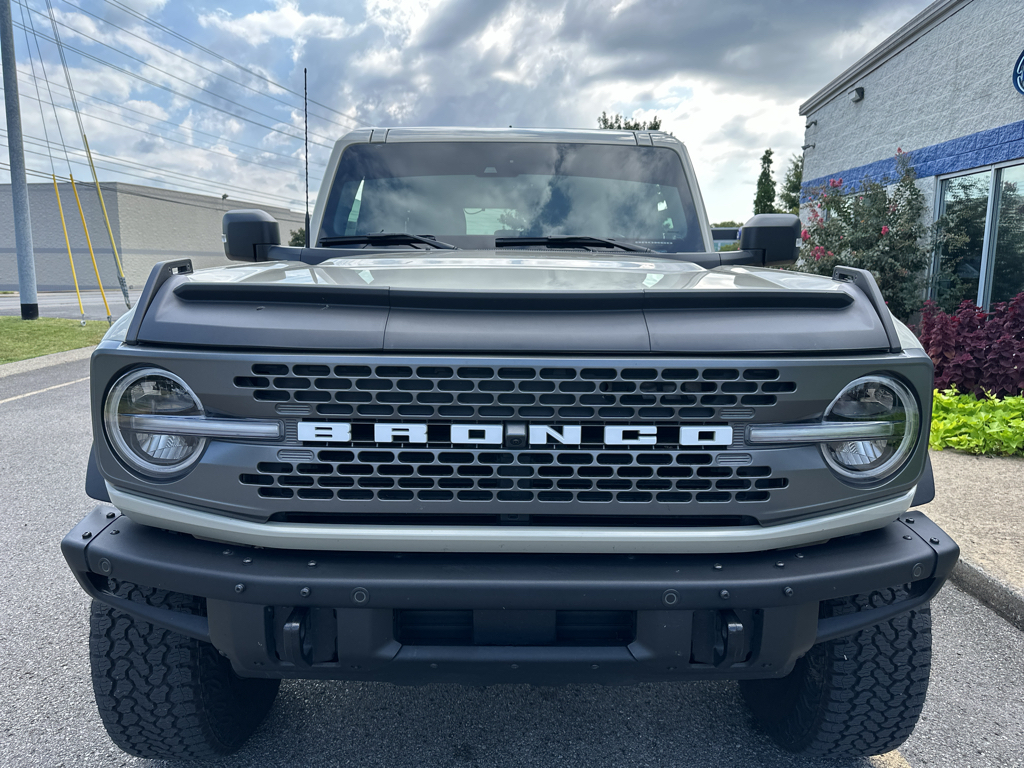 Vehicle photo 9