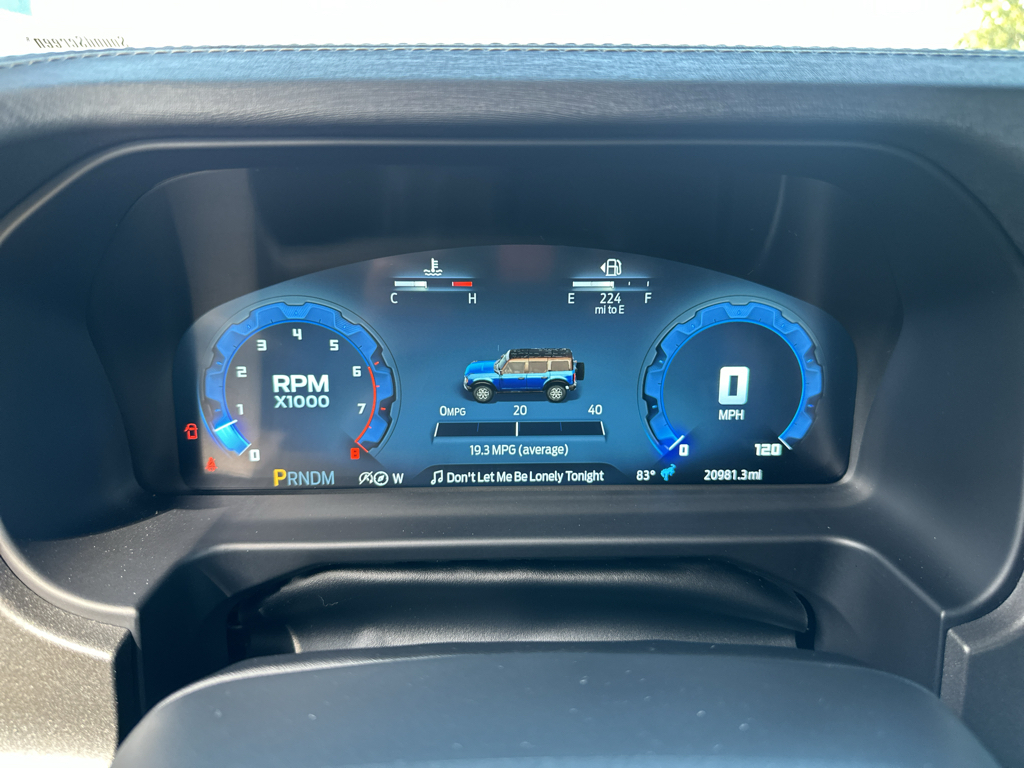 Vehicle photo 25
