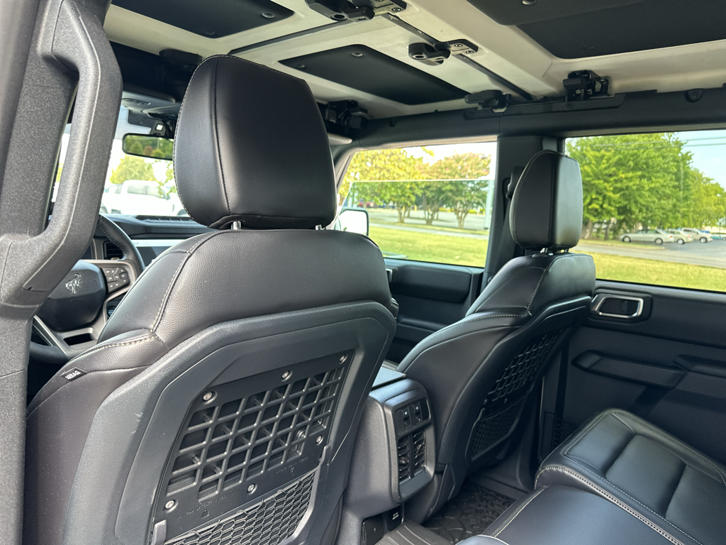 Vehicle photo 18