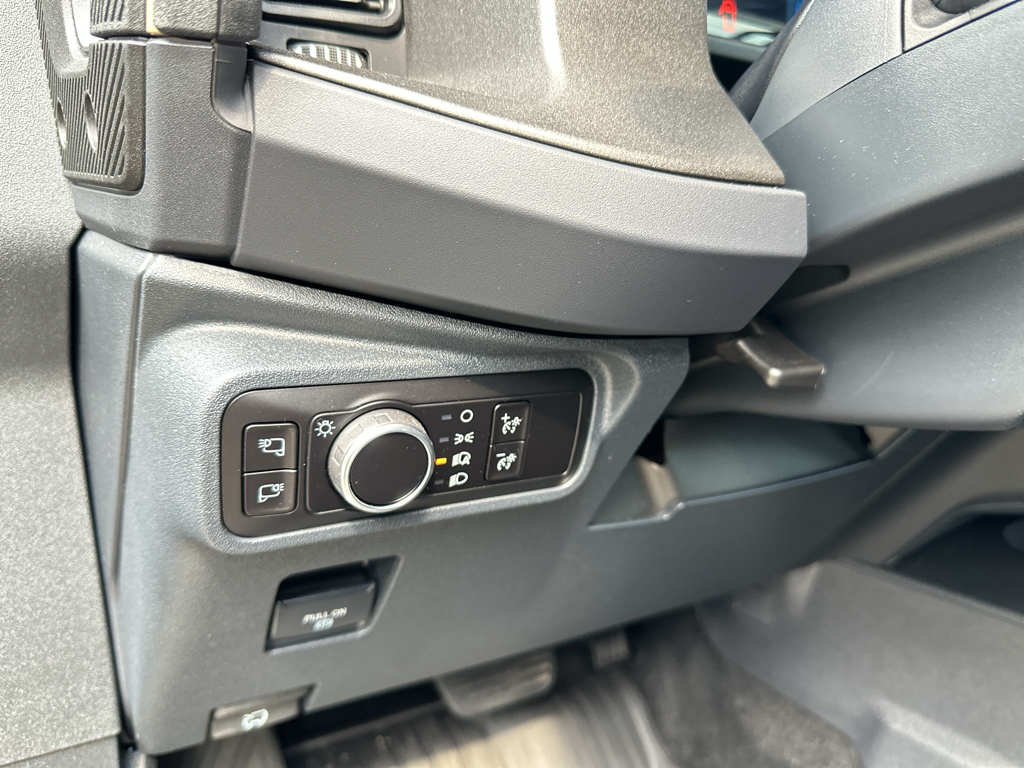 Vehicle photo 21