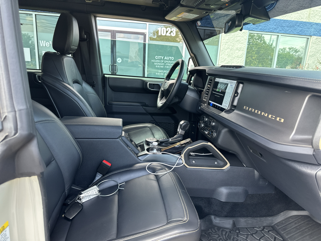 Vehicle photo 11