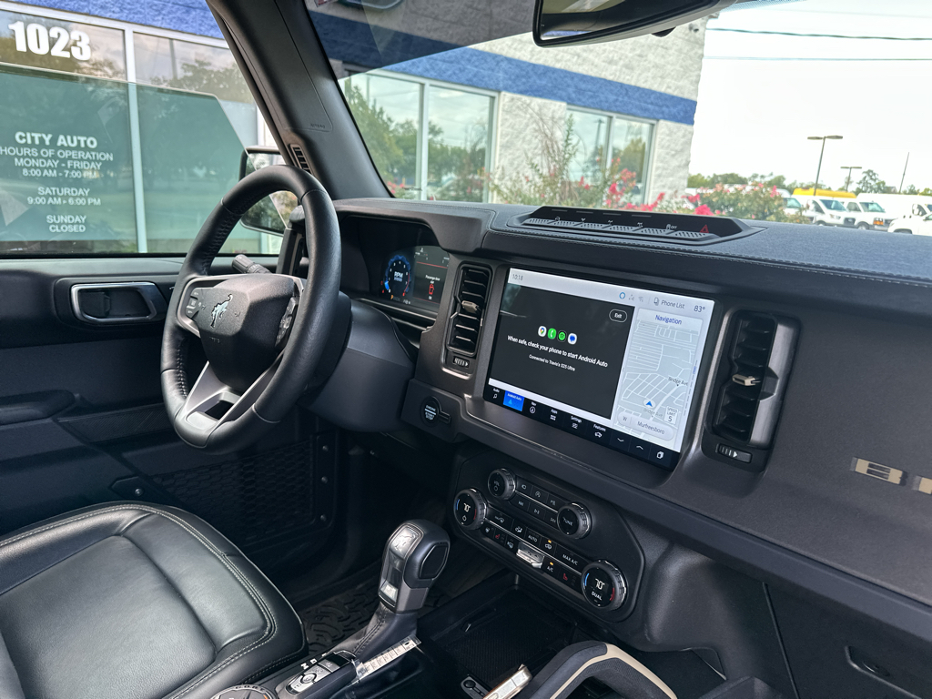 Vehicle photo 12