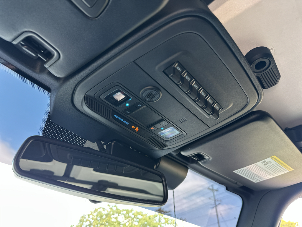 Vehicle photo 31
