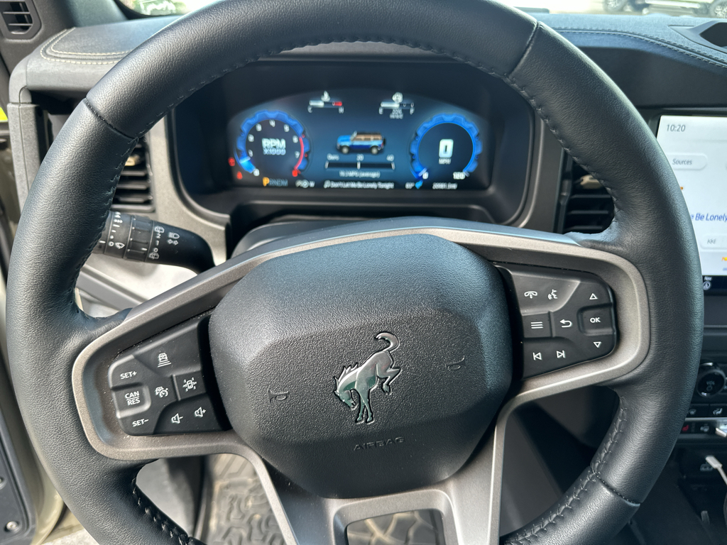 Vehicle photo 22