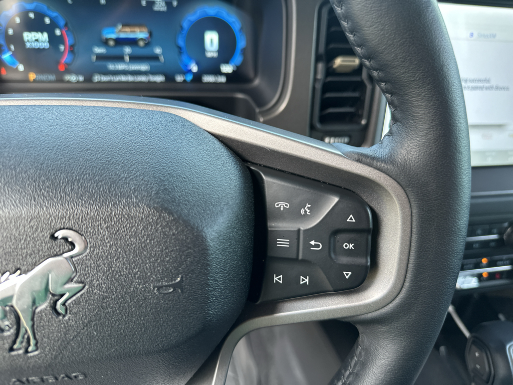 Vehicle photo 24